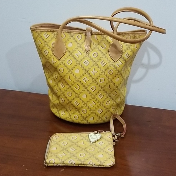 Dooney & Bourke puzzle bucket bag&wristlet wallet - Picture 4 of 16